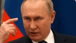 #putin shows how to listen to the #russian national #anthem #shorts