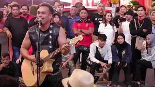 SAAT BOB BAWAK LAGU ST12 | REAKSI BAJU PUTIH IKUT MENYANYI TARIK PERHATIAN PENONTON”