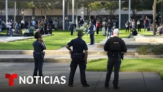 El tiroteo en la Iglesia Lakewood se desató antes de iniciar oración en español | Noticias Telemundo