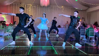 HERMOSA XV TIENE SU BAILE SORPRESA DESPUÉS DE 2 AŃOS ,SE LUCE CON ESTE MIX DE CHAMBELANES PERRONES🤯