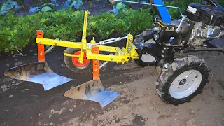 A HOMEMADE PLOW PLOWS ITSELF WITH A DTZ MOTOR-BLOCK, 7 horsepower.