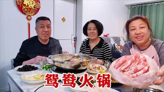 【160斤大龄女】这两天干活累坏了，买二斤羊肉涮火锅，65度麻辣牛油底料，太辣了