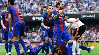 Messi angry When Valencia Fans hit neymar with a plastic bottlle....