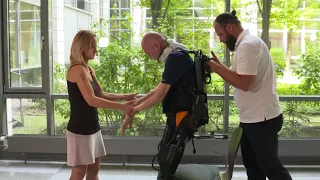 Exoskelett-Training – gefördert durch die Initiative "Hilfe für ALS-kranke Menschen"