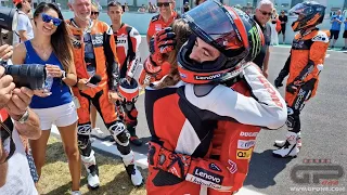 Pecco Bagnaia terrorizza la fidanzata Domizia sulla Ducati biposto al WDW