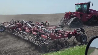 Seeding Peas with a Case IH 580 AFS Connect Quadtrac pulling a Case IH Presicion Air cart and tool