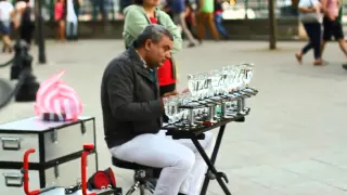 Popcorn song :  Music with glasses by A Street performer