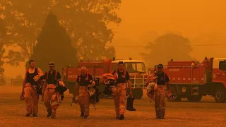 Victoria bushfires: 'Too late to leave' for Pomonal and Bellfield residents