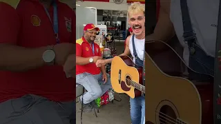 Cantando em troca de gasolina e alimentos parte 1 #desafinando #musica #sertanejo #modao