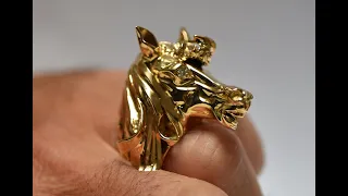 Horse head ring in 18KT gold and diamonds