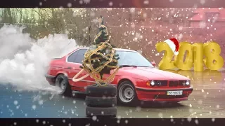 Такое бывает раз в жизни! Елка, БМВ и Снегурочка, всем досталось! BMW e34 вREDина