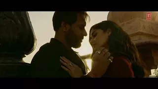 Baadshaho Movie Kissing Scene Ajay Devgan and Ilena D'Cruz