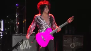 STEVE STEVENS AMAZING GUITAR SOLO