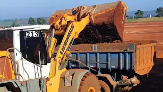 Pá caregadeira LIEBHERR L580Plus Carregamento de terra.