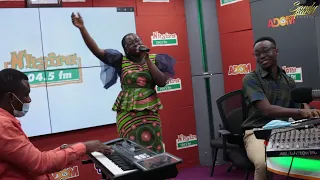 SANDY ASARE HOT PRAISES LIVE @ NHYIRA FM, MOTHERS DAY EDITION