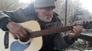 Jenő bácsi gitározik 1