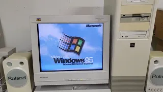 Windows 95 Computer (bootup startup)