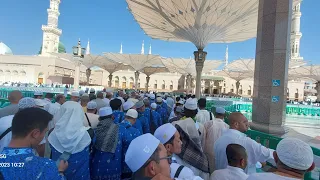 Atap di pelataran masjid nabawi yang sedang proses menutup