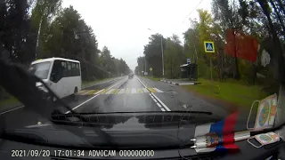 Пересечение сплошной. Красный Бор.  Едем из Питера в Смоленск.