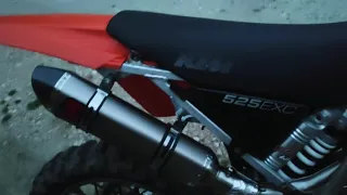 Flames on a fake Akrapovic exaust KTM 525