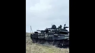 #Украина Еще один российский танк Т-72Б был захвачен ВСУ в боеспособном состоянии