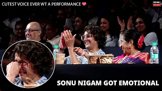 Sonu Nigam Got Emotional after hearing His Fan singing on Stage Artium Super Star Event