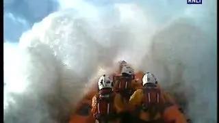 Aberdovey lifeboat crew test their skills in rough weather training