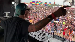 Sam Divine drops 'My Desire' at We Are FSTVL 2019 on the Defected Stage