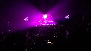 Hello Kitty- Avril Lavigne Live in Bangkok 2014