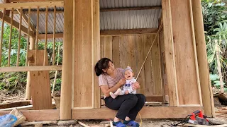 Single mother fences new house alone - Hard work in Phong's absence