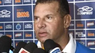 Veja a entrevista coletiva do técnico Celso Roth após Cruzeiro 3 x 1 Vasco 260412