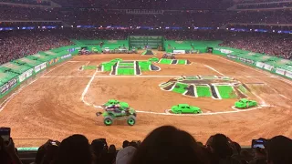 gravedigger vs max D racing monster jam 2018 Houston