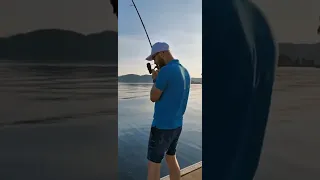 ОГРОМНАЯ ТРЕСКА С БЕРЕГА!!! Рыбалка в Норвегии.  Норвегия. Рыбалка.