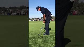 Phil Mickelson #chipping technique down the line @ Torrey Pines Hole 12. How PGA pros chip.