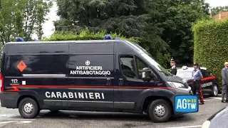 Gli artificieri arrivano a villa San Martino durante la camera ardente di Berlusconi