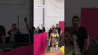 | Show da Anitta em Brasília no "Ensaios da Anitta" A maior Brasil chegando no Palco para cantar!