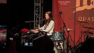 Elise Trouw - Foo Fighters Meets 70s Bobby Caldwell (Live @ NAMM Show 2018, Taylor Guitars Booth)