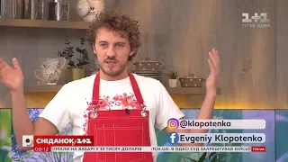 Євген Клопотенко готує суп із сочевиці з кінзою та гарбузовими зернятами