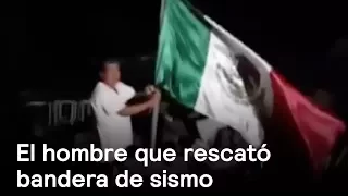 El hombre que rescató bandera de sismo - Sismo - En Punto con Denise Maerker