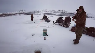 МОРСКАЯ РЫБАЛКА СО ЛЬДА ВЕСНОЙ / SEA FISHING FROM ICE IN SPRING