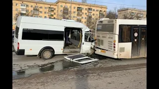 В Советском районе Волгограда маршрутка протаранила автобус. Пострадало 5 пассажиров
