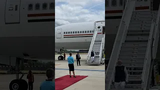 PM Modi's Grand Welcome in Paris | French PM Borne warmly greets him at the airport!