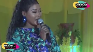 SAFI DIABATE CHANTE ET REMERCIE LA DIVA OUMOU SANGARE 2020