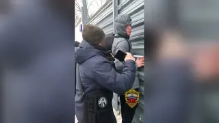 Столичной полицией задержан грабитель, открыто похитивший смартфон у мужчины в центре Москвы