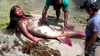 These Boys Didn't Realize Those Were Not Fish, Threw the Net, and Look at the Surprise They Go