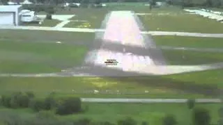 Cessna 172 Landing in gusty 25kt crosswind