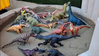 Dinossauros de Plástico Presos na Lama Edmontossauro Parassaurolofo Therizinossauro Barionix