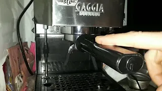 Обслуживание кофеварок. Чистка группы в рожковой кофеварке на примере Gaggia Classic