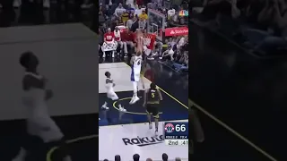 Klay Thompson Dunks on Porzingis 🫢