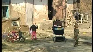 В украинских семьях бьют и издеваются над детьми